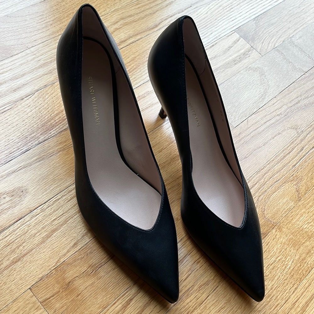 Brand new, without tags or box. Never worn!! Authentic Stuart Weitzman.
